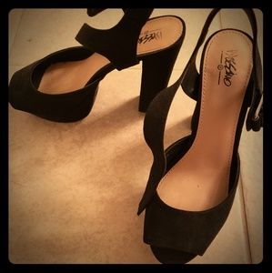Mossimo Black Pumps